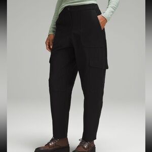 NWOT Lululemon Light Utilitech Cargo Pocket High-Rise Pant